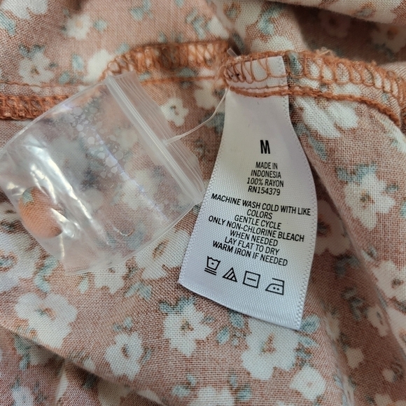 Aeropostale Floral Dress. Size Medium. Rusty orange color with white flowers. - Picture 5 of 7